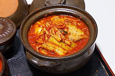 在《生化危机4：重制版》里，阿什莉不再是“碍事梨”